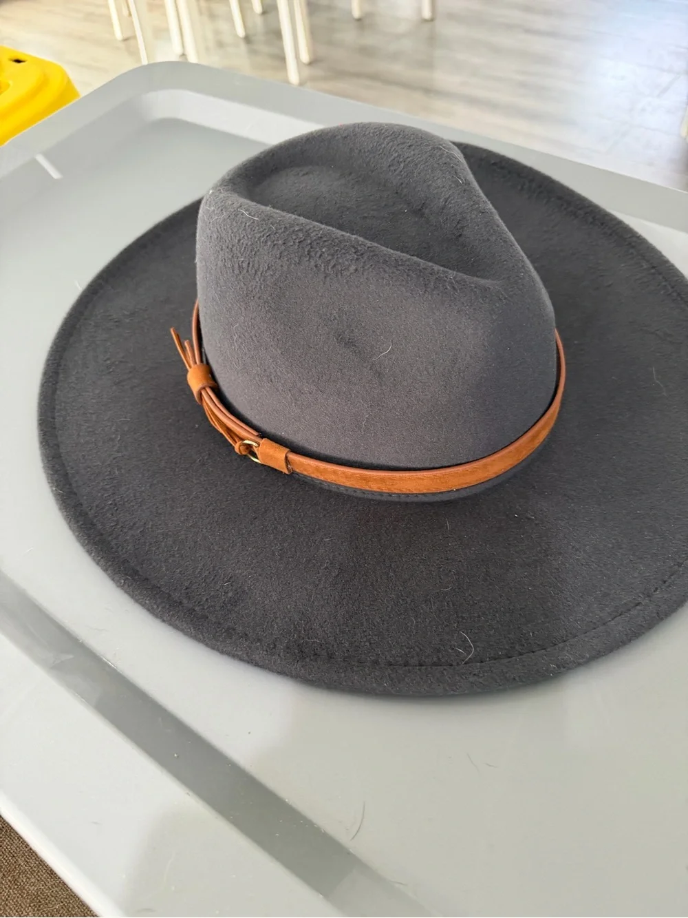 Classic Wide-Brim Felt Fedora with Brown Band - Charcoal